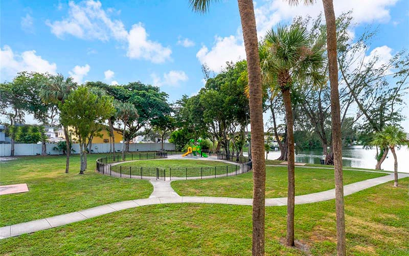 10000 NW 80TH CT, Hialeah, FL 33016