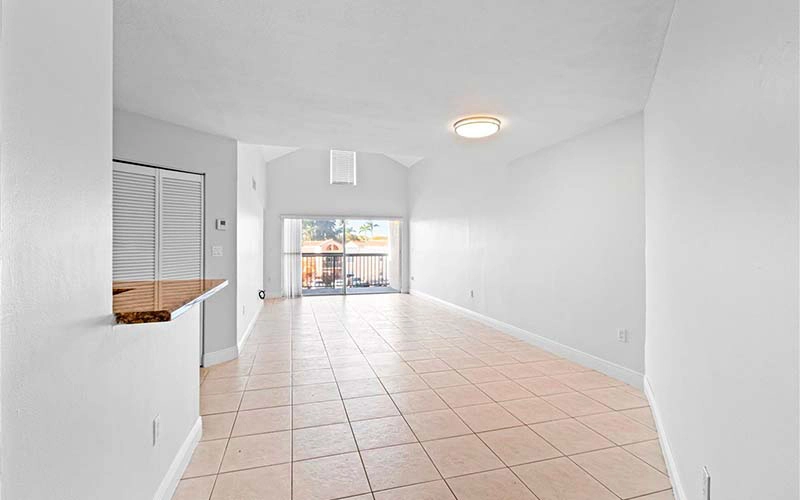 6292 NW 186th St, Hialeah, FL 33015