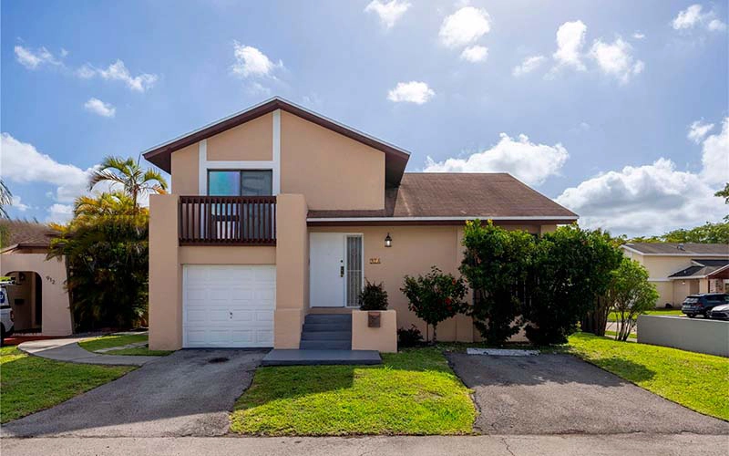 914 NW 106th Ave Cir, Miami, FL 33172