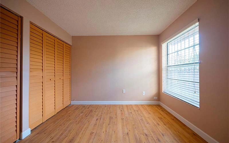 914 NW 106th Ave Cir, Miami, FL 33172