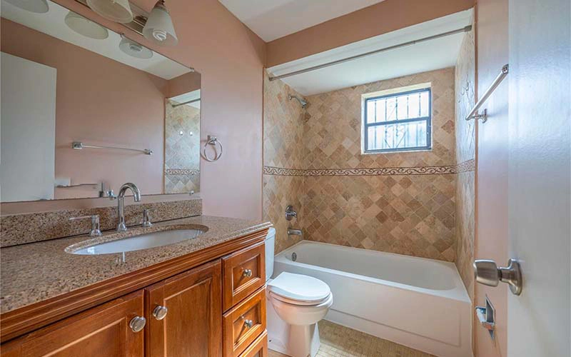 914 NW 106th Ave Cir, Miami, FL 33172