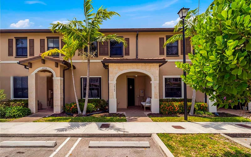 10560 W 33rd Way, Hialeah, FL 33018