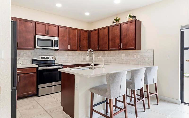 10560 W 33rd Way, Hialeah, FL 33018