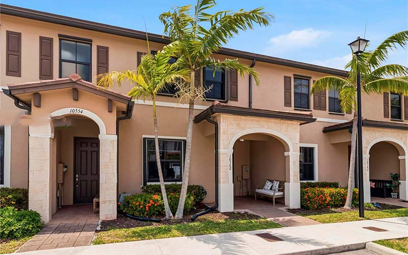 10560 W 33rd Way, Hialeah, FL 33018