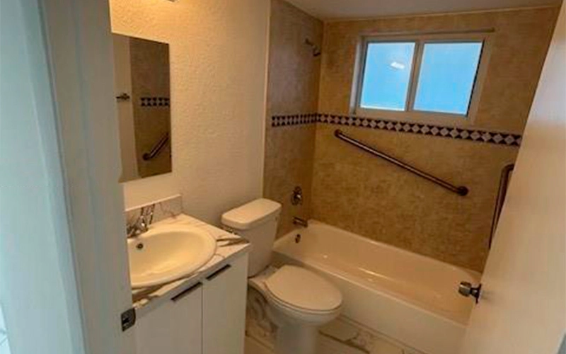 661 W 81st St, Hialeah, FL 33014