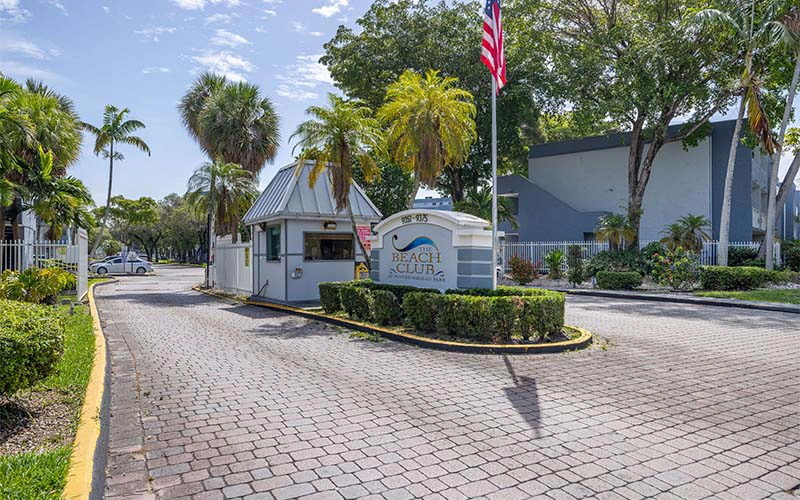 9365 Fontainebleau Blvd Miami, FL 33172