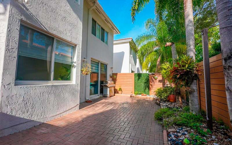 11495 NW 71st St, Doral, FL 33178