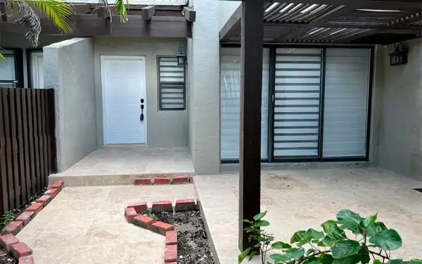 9990 NW 9th St Cir Miami, FL 33172