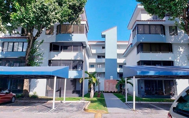 8255 SW 152nd Ave, Miami, FL 33193