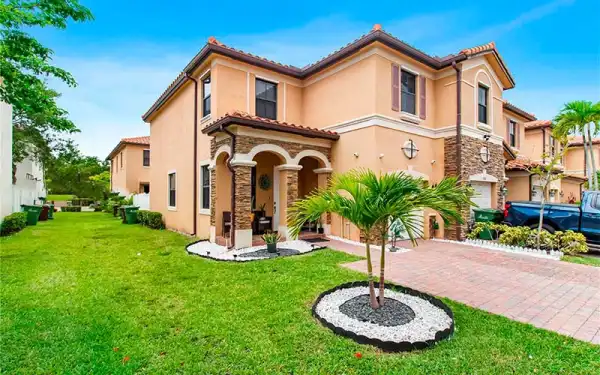9358 W 33rd Way Hialeah, FL 33018
