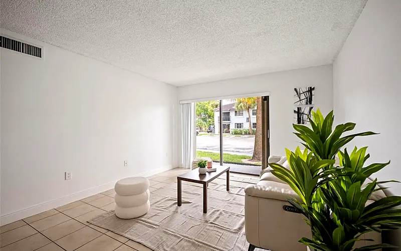 7195 NW 179th St, Hialeah, FL 33015