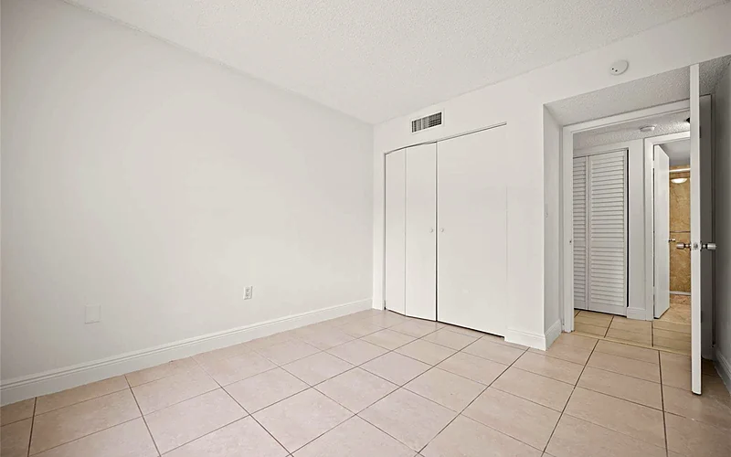 7195 NW 179th St, Hialeah, FL 33015