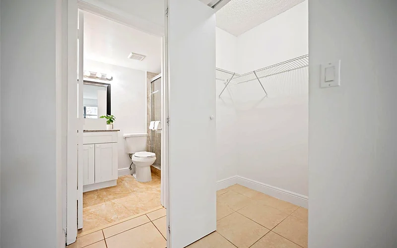 7195 NW 179th St, Hialeah, FL 33015